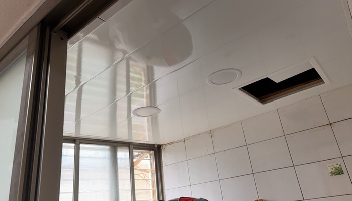 桃園塑膠天花板施工, 桃園PVC塑膠天花板施工, 桃園老屋改造, 桃園廁所天花板, 桃園塑膠天花板一坪多少錢？, 桃園浴室天花板裝修, 
									桃園PVC天花板, 桃園浴室天花板, 桃園防水, 桃園衛浴廁所防水, 桃園房屋漏水, 桃園牆壁漏水, 桃園外牆防水, 桃園屋頂防水, 桃園天花板漏水防水